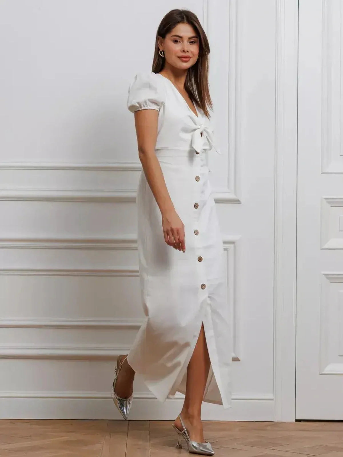 Maxi Dress Pearl Whisper featuring a tie-front design, puff sleeves, and a full-length button-down skirt in white.