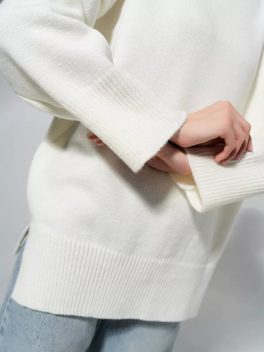Lauven Luna Sweater close-up showing oversized knit in soft milk white, perfect for layering in winter.