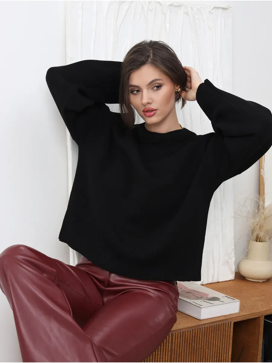 Seren Sweater by Lauven, oversized knit in black, perfect for versatile styling and effortless elegance.