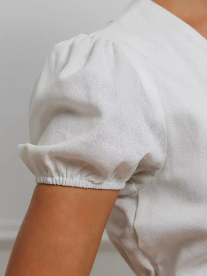 Close-up of puff sleeve detail on the Maxi Dress Pearl Whisper, showcasing soft fabric and elegant design.