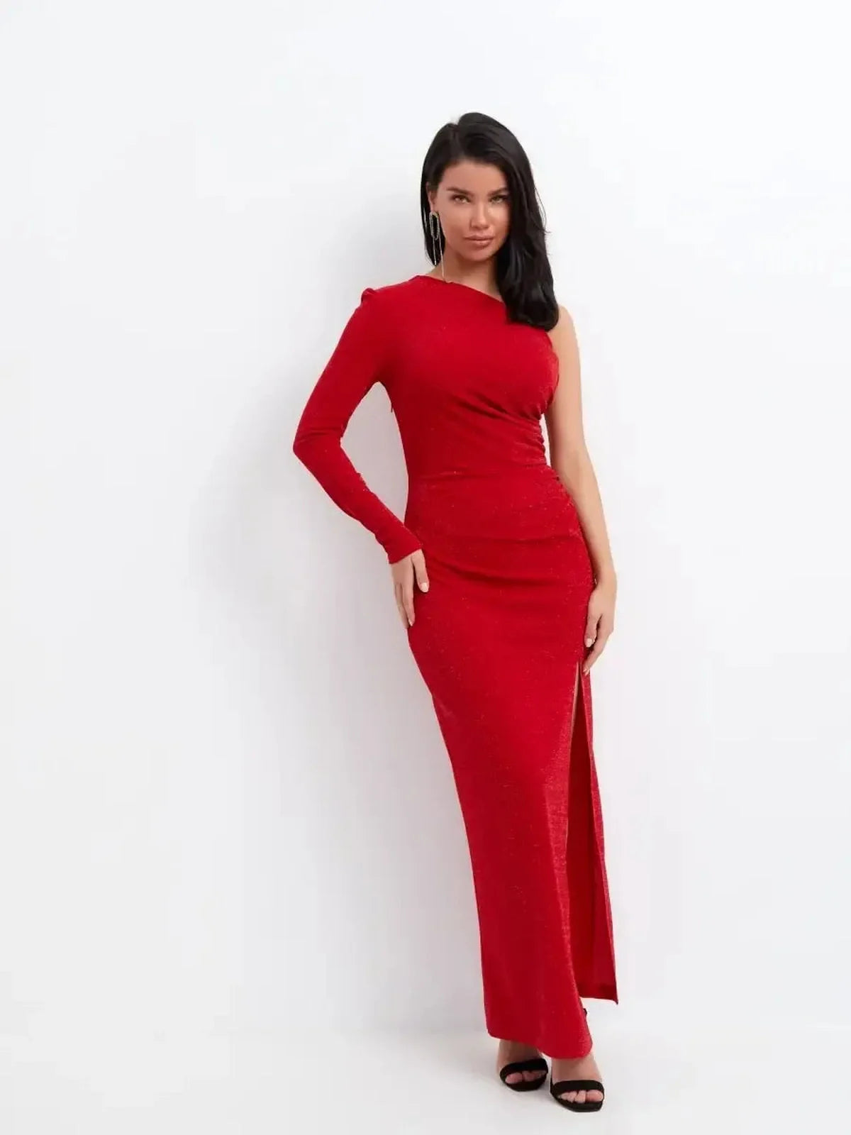 Model wearing a red Maxi Dress Radiance Curve with one shoulder, thigh-high slit, and stylish silhouette.
