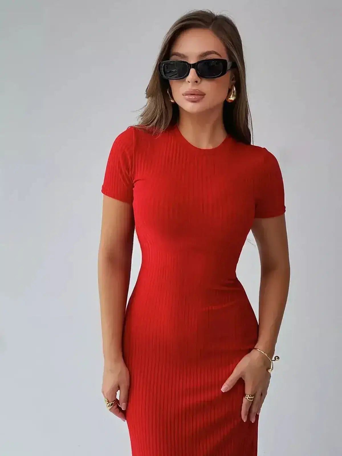 Red bodycon maxi dress featuring ribbed texture, perfect for summer events or cocktail parties.