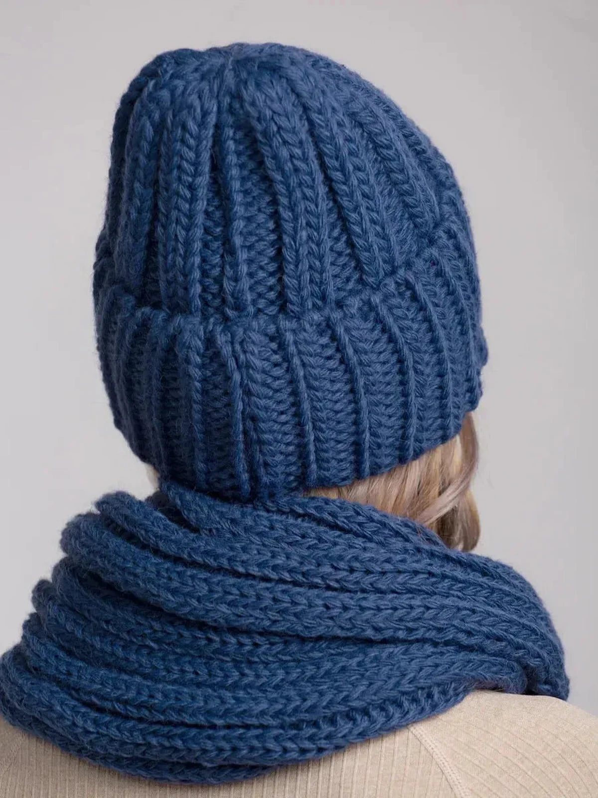 Sapphire Winter Accessories Set