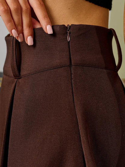 Close-up of the zipper detail on the high-waisted Siena Mini Skirt by Lauven in chocolate brown.