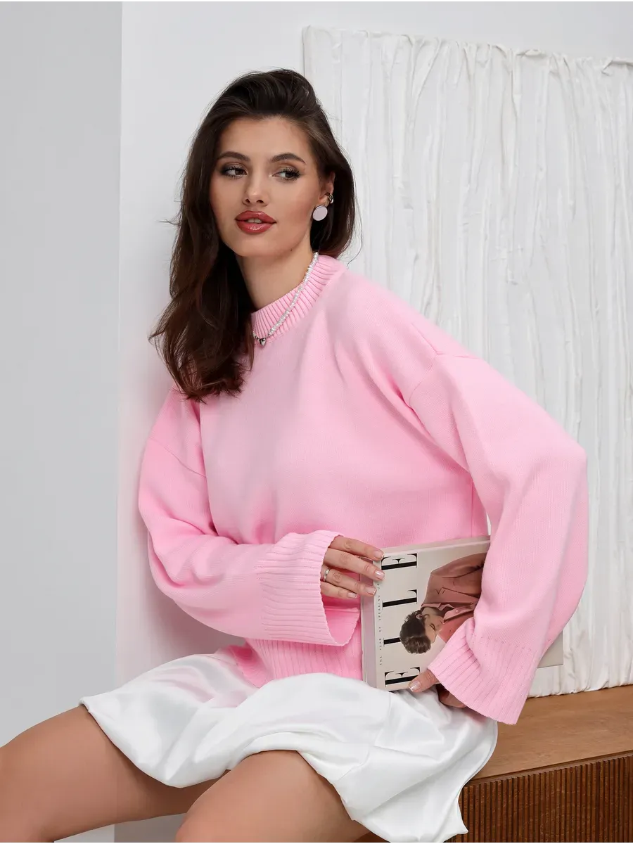 Lyra Sweater by Lauven, oversized knit in soft pink, perfect for a modern minimalistic wardrobe.
