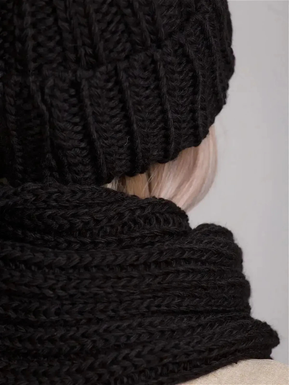 Obsidian Winter Accessories Set