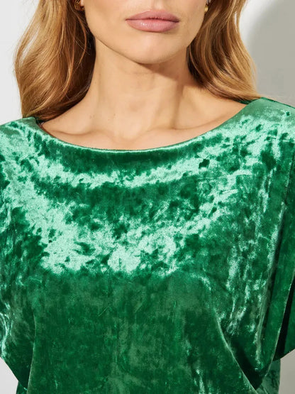 Close-up of the Verdea Maxi Dress in green velvet showcasing its luxurious texture and elegant neckline by Lauven.