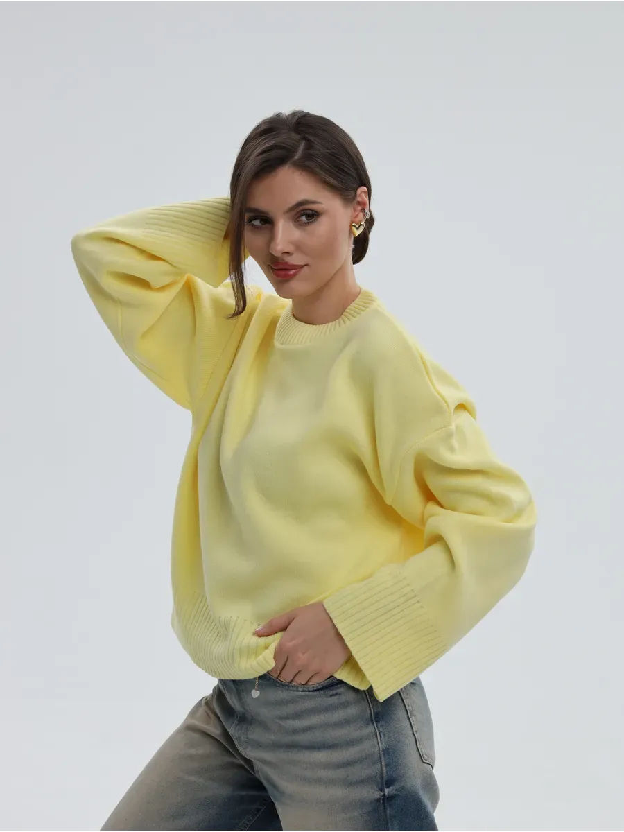 Solara Sweater by Lauven: Light yellow oversized knit with cropped elegance, perfect for stylish fall looks.