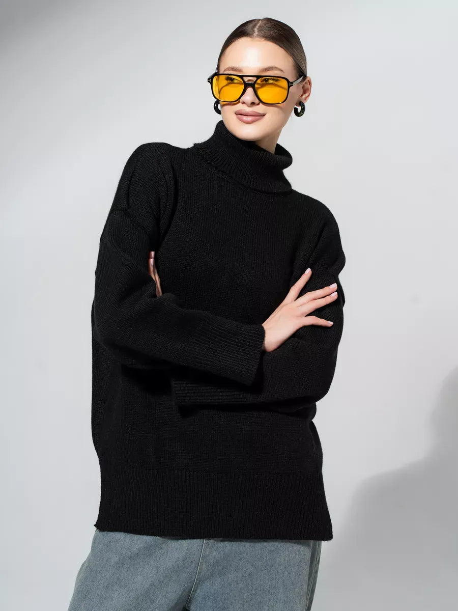 Onyx Sweater by Lauven, oversized knitwear in classic black for women, showcasing comfort and timeless style.