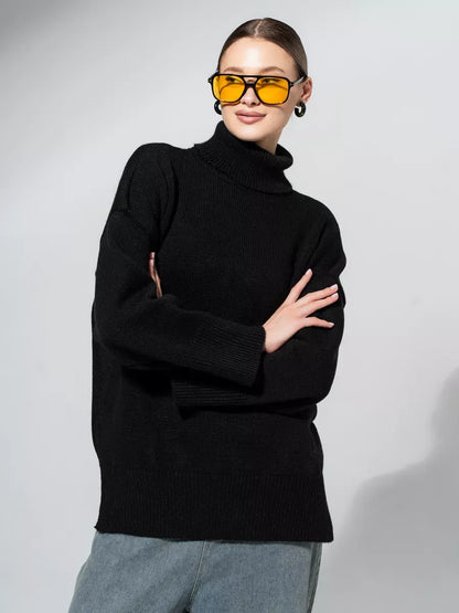 Onyx Sweater by Lauven, oversized knitwear in classic black for women, showcasing comfort and timeless style.