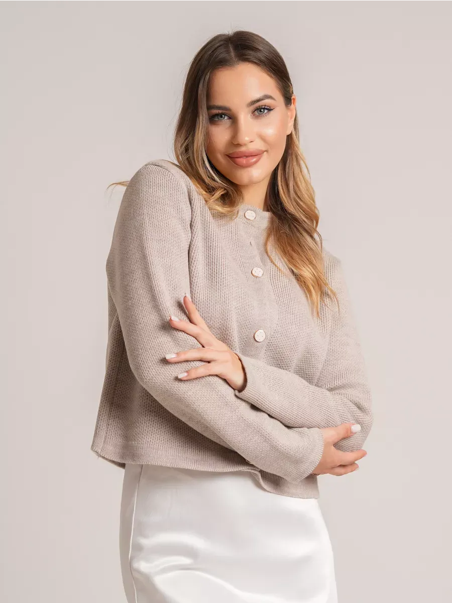 Lauven Alba Cardigan - Beige short loose fit knit with decorative buttons for autumn elegance.