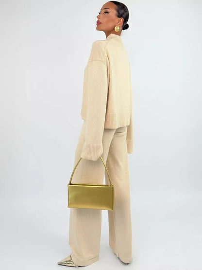 Eterna Sweater by Lauven, oversized light beige knitwear styled with chic accessories.