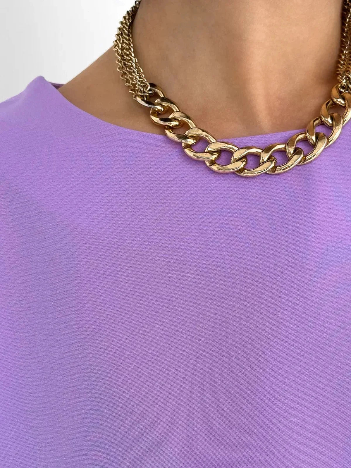 Lavande Blouse detail showcasing lilac fabric and gold chain necklace, highlighting the elegant design of Lavande brand.