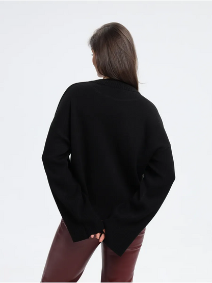 Back view of the Lauven Seren Sweater — oversized knit in black, featuring a relaxed fit and stylish design.