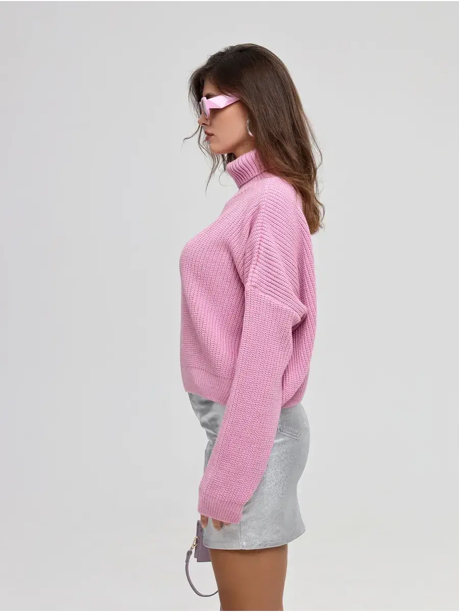 Iris Sweater by Lauven, oversized knit with turtleneck, showcasing a modern, relaxed fit and stylish layered look.