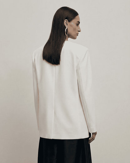 Alba Blazer by Lauven, showcasing a fitted single-breasted design and elegant tailored silhouette.