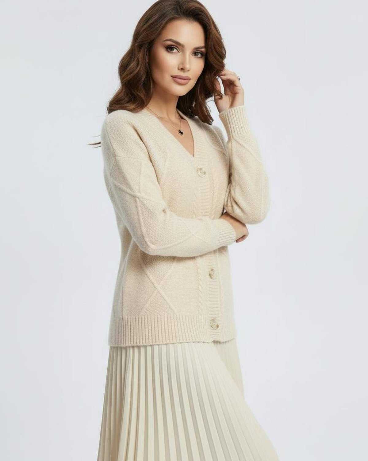 Celeste Cardigan from Lauven, elegant long-sleeve knitwear with V-neck design in cream color.