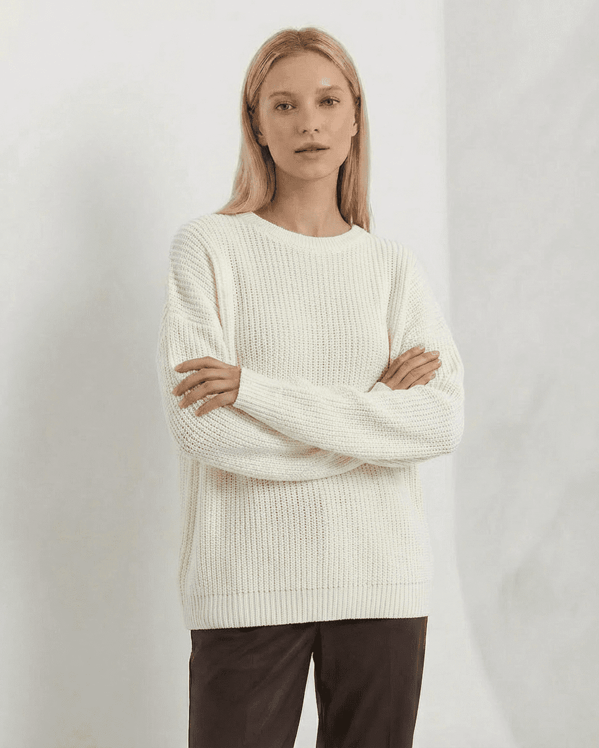 Seren Sweater by Lauven in loose fit thick ribbed knitwear, round neck, ivory color, perfect for cozy days.