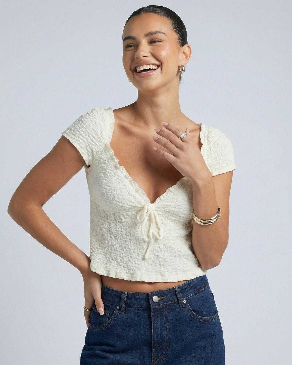 [Modèle supérieur]