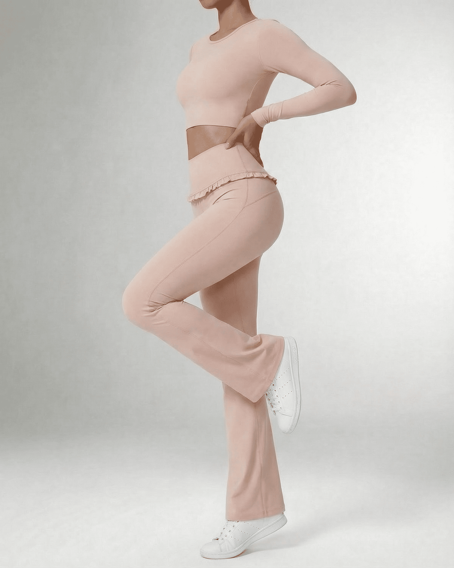 Serena Leggings from Lauven, elegant flare pants with pockets, soft and stretchy for ultimate comfort.